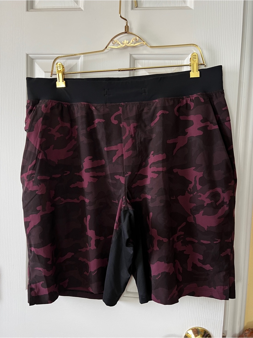 Lululemon T.H.E. Short Linerless 9" Incognito Camo Red Burgundy Black Multi XL